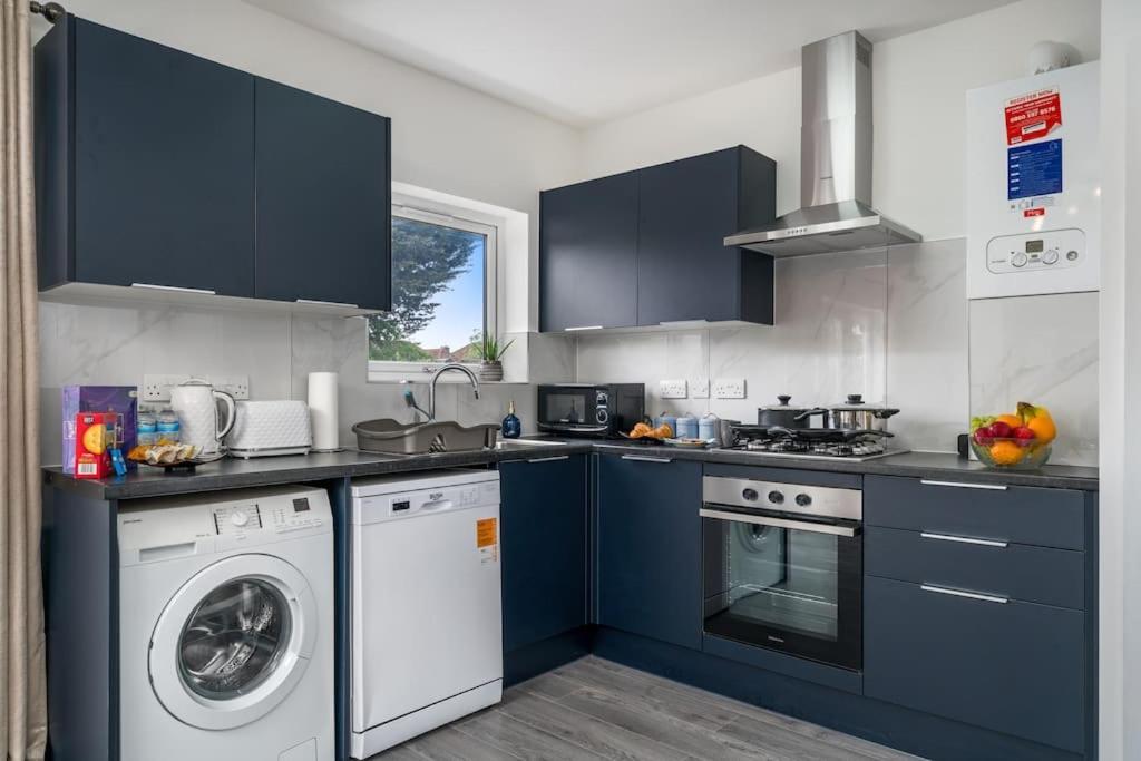 Lux 3Bed Near Wembley With Parking By Oceana Group - Sleeps 8 Lejlighed Harrow Eksteriør billede