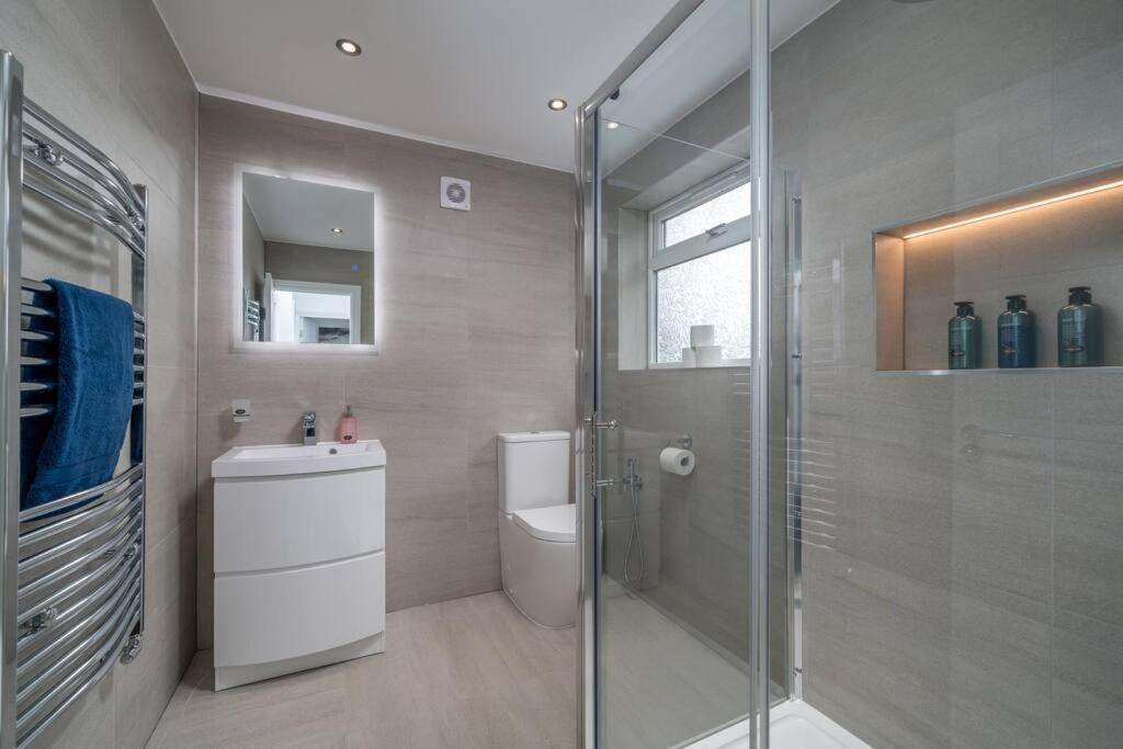 Lux 3Bed Near Wembley With Parking By Oceana Group - Sleeps 8 Lejlighed Harrow Eksteriør billede