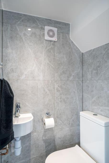 Lux 3Bed Near Wembley With Parking By Oceana Group - Sleeps 8 Lejlighed Harrow Eksteriør billede